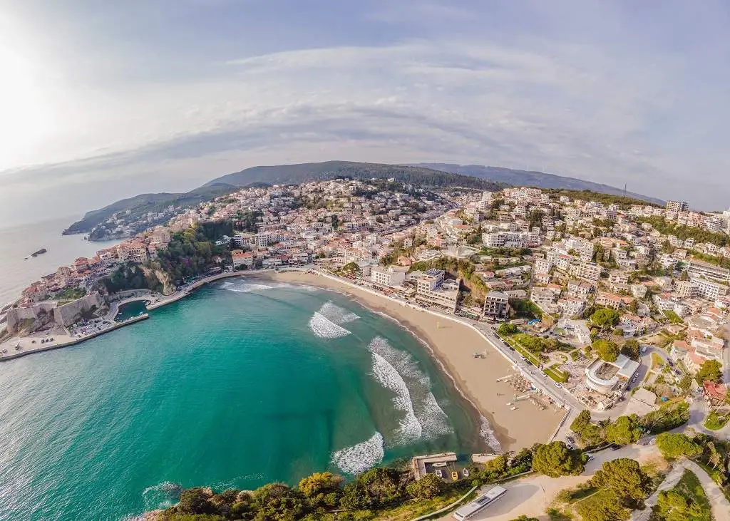 Erstklassige Ulcinj, Montenegro Immobilien: Immobilien am Sandstrand, H&uuml;gel, t&uuml;rkisfarbenes Meer. Investieren Sie &uuml;ber immobilien.ekosphere.me von ekosphere doo.
