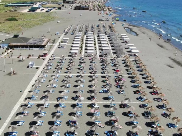 Premium Ulcinj beachfront real estate—vibrant sandy shores, sunlit relaxation, top investment by immobilien.ekosphere.me (ekosphere doo).