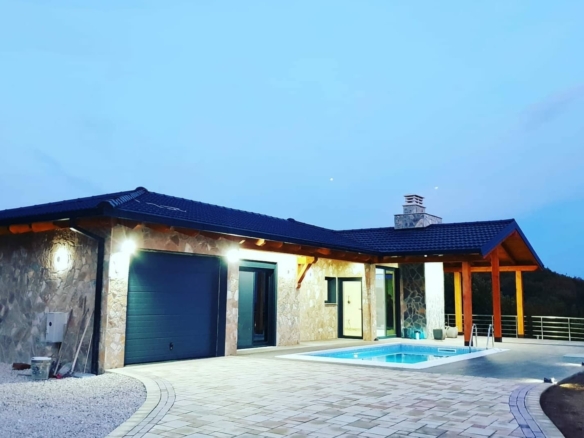 Stunning modern villa in Ulcinj, Montenegro&mdash;stone fa&ccedil;ade, tiled roof, pool, garage; ideal investment on immobilien.ekosphere.me by ekosphere doo.