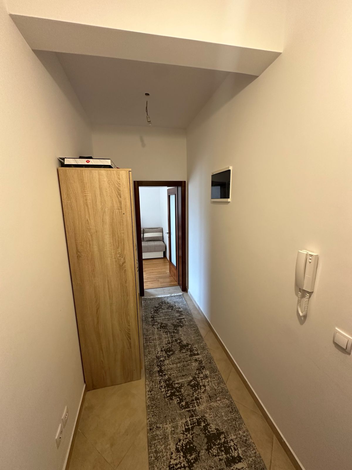 Elegant hallway in Ulcinj Montenegro property with tiled floors, ample storage, ideal for investors&mdash;listed on immobilien.ekosphere.me by ekosphere doo.