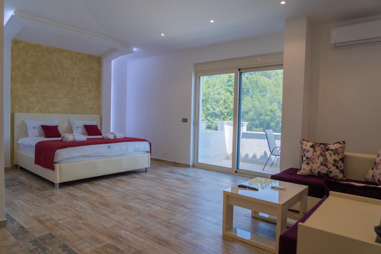 Luxurious Ulcinj hotel room with modern finishes, double bed, chic lounge, balcony&mdash;exclusive on immobilien.ekosphere.me by ekosphere.