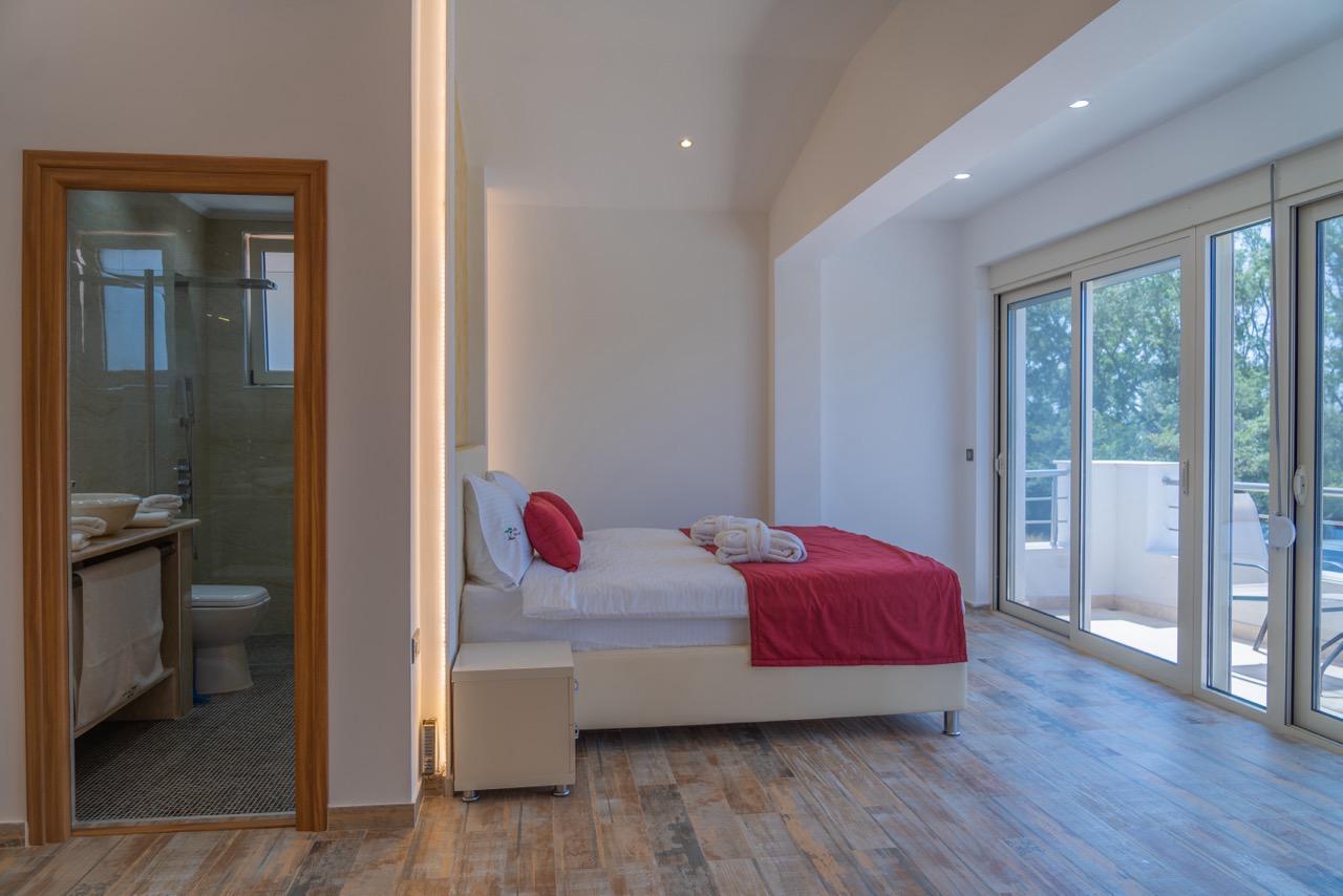 Discover a modern Ulcinj bedroom with en-suite, balcony, and premium views&mdash;exclusive listing from ekosphere doo at immobilien.ekosphere.me.