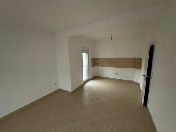 Bright, modern space in Ulcinj with tiled floor, pristine walls, backsplash, and glass door&mdash;ideal property at immobilien.ekosphere.me by ekosphere doo.