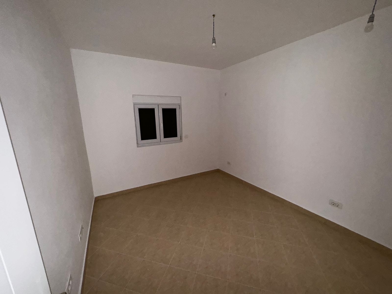 Bright, spacious room in Ulcinj, Montenegro with tiled floor, white walls, double window&mdash;prime investment at immobilien.ekosphere.me by ekosphere doo.