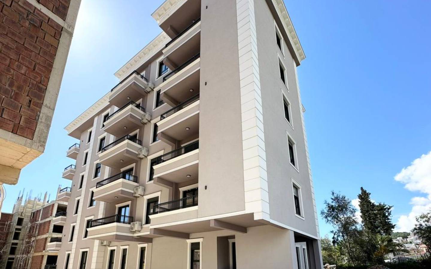 Premium multi-story apartment with balconies in Ulcinj, Montenegro&mdash;ideal investment, showcased by immobilien.ekosphere.me (ekosphere doo).