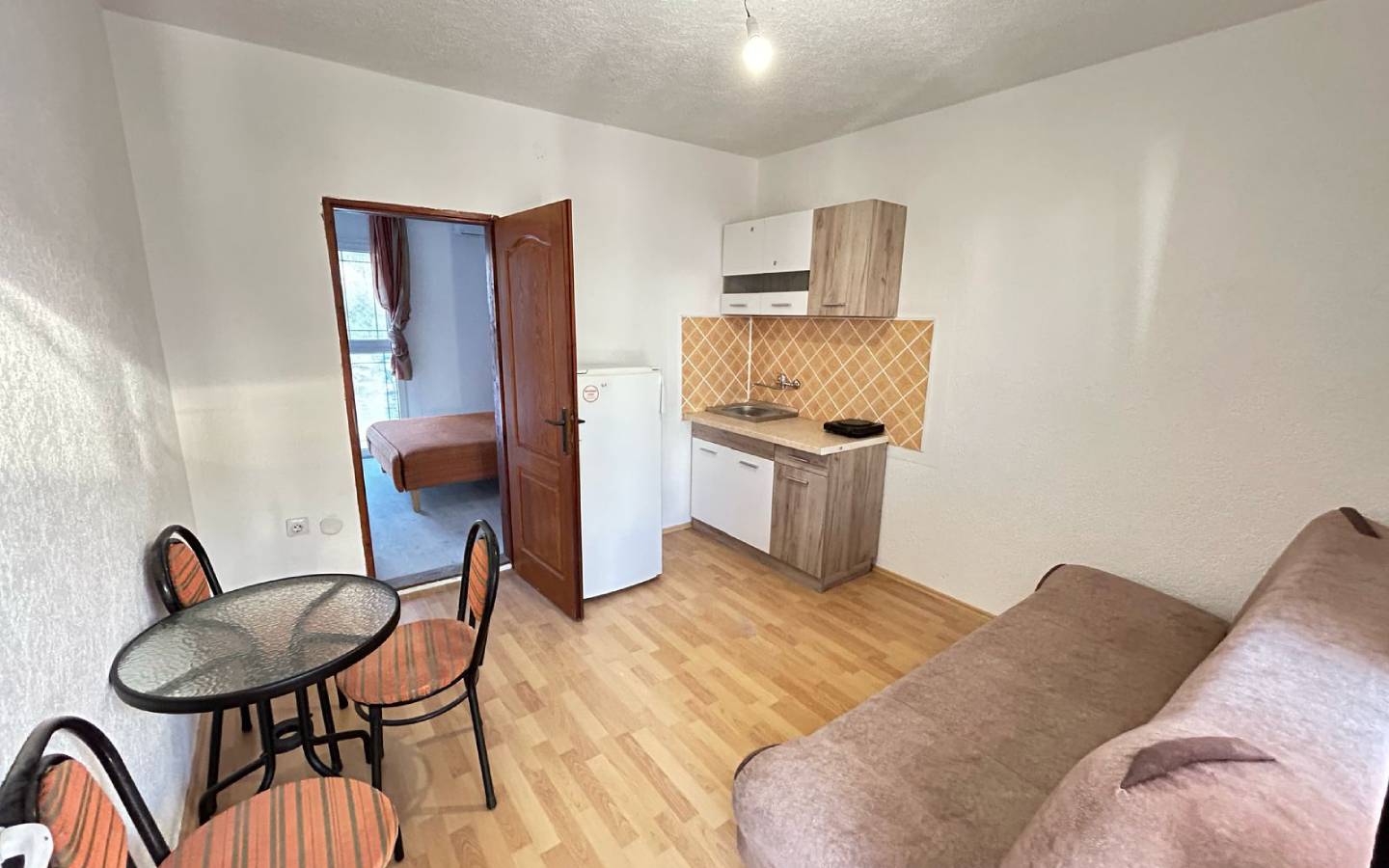 Stylish Ulcinj apartment: kitchenette, dining area, sofa, private bedroom. Top real estate investment via immobilien.ekosphere.me/Ekosphere doo.