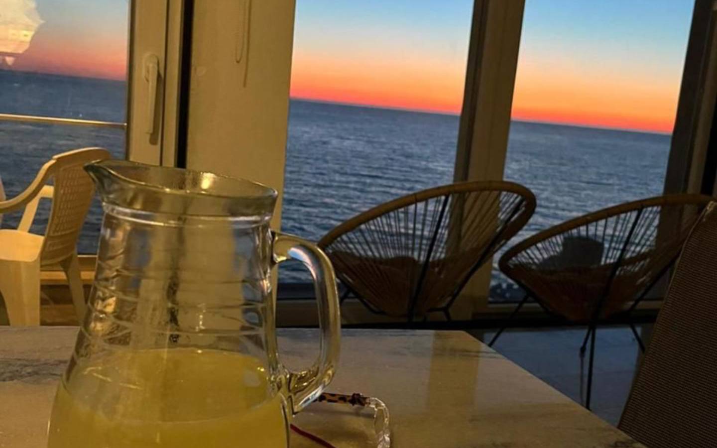 Elegant indoor setting featuring a glass pitcher, with balcony ocean sunset views&mdash;ideal Ulcinj investment. immobilien.ekosphere.me by ekosphere doo.
