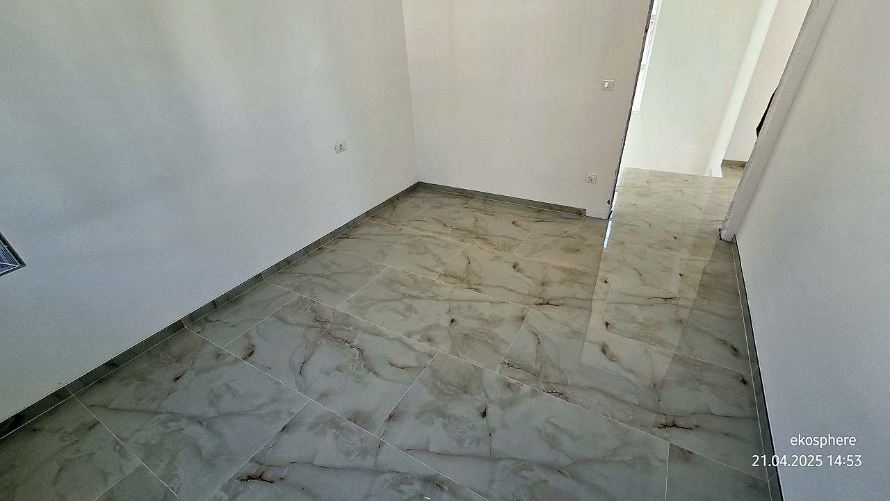 Bright, spacious room with marble floors and white walls in Ulcinj&mdash;prime Montenegro real estate by ekosphere doo on immobilien.ekosphere.me.
