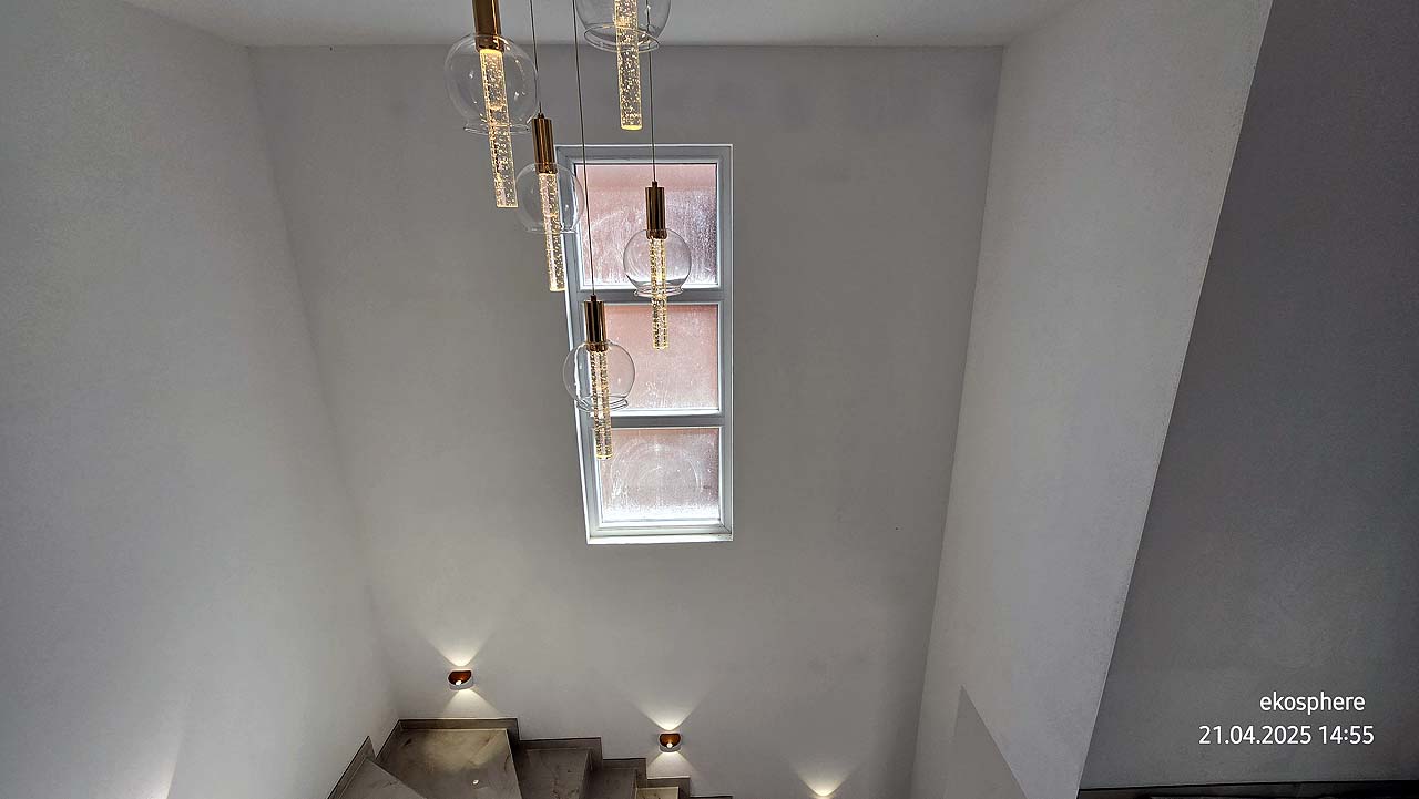 Stylish modern staircase in Ulcinj property with frosted glass, designer lights&mdash;investment via immobilien.ekosphere.me by ekosphere doo.