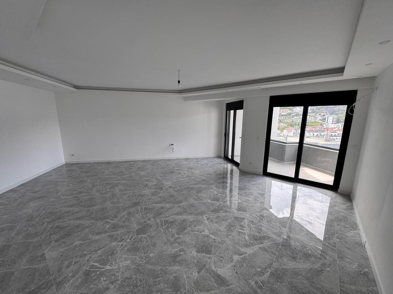 Modern unfurnished room in Ulcinj, Montenegro with marble floors, balcony city view&mdash;prime investment on immobilien.ekosphere.me by ekosphere doo.