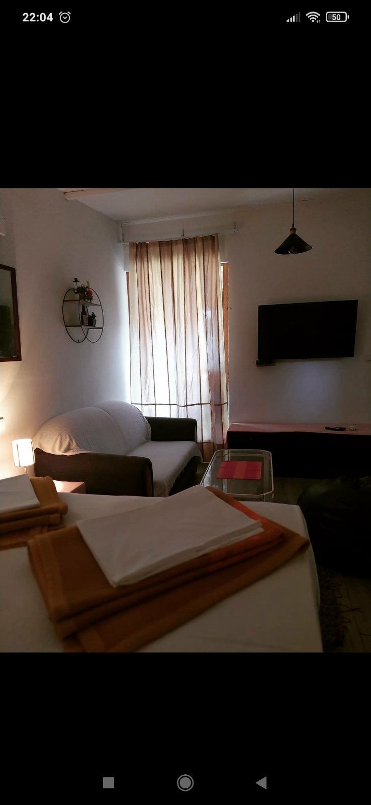 Modern living room in Ulcinj, Montenegro with a sofa, TV, and chic accents&mdash;exclusive investment on immobilien.ekosphere.me by Ekosphere.