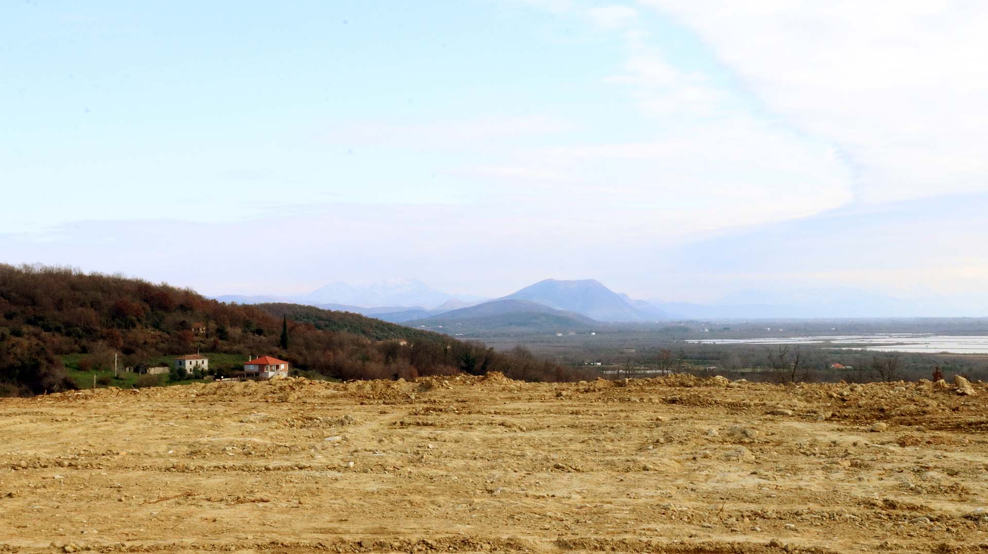 Prime cleared land in Ulcinj, Montenegro with scenic mountain views&mdash;ideal for investment. Listed on immobilien.ekosphere.me by Ekosphere doo.