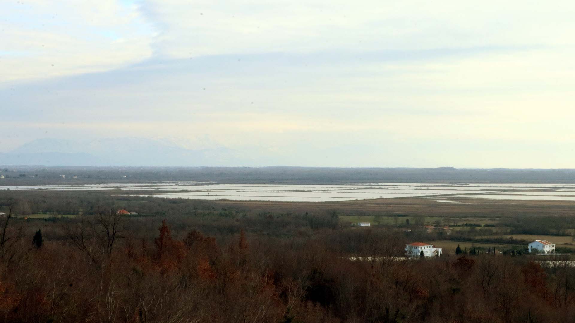 Prime Ulcinj, Montenegro land with panoramic wetlands, distant mountains, and development potential&mdash;exclusive on ekosphere doo&rsquo;s immobilien.ekosphere.me.