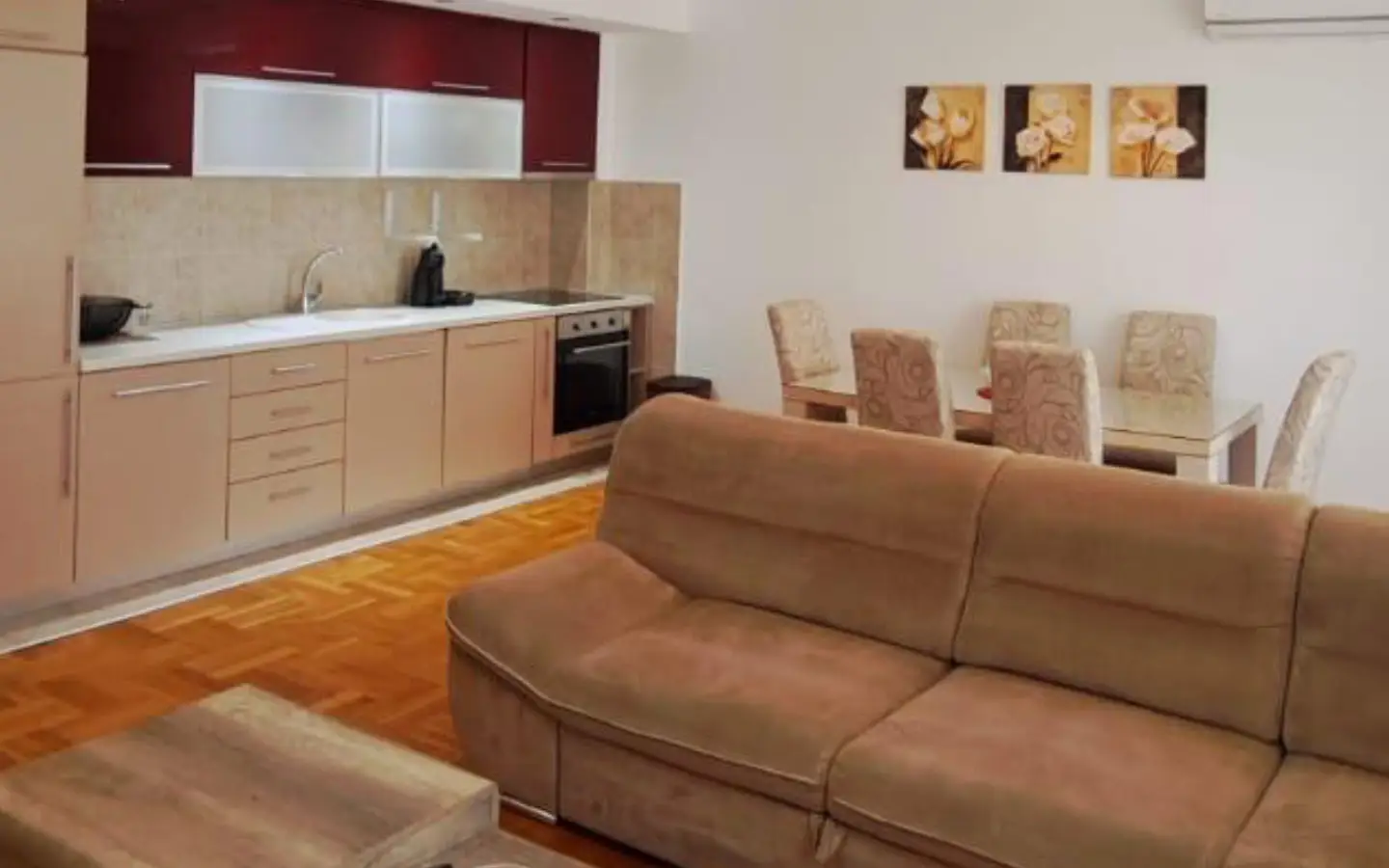 Contemporary open-plan kitchen, premium appliances, stylish dining&mdash;an Ulcinj property gem on immobilien.ekosphere.me by ekosphere doo.