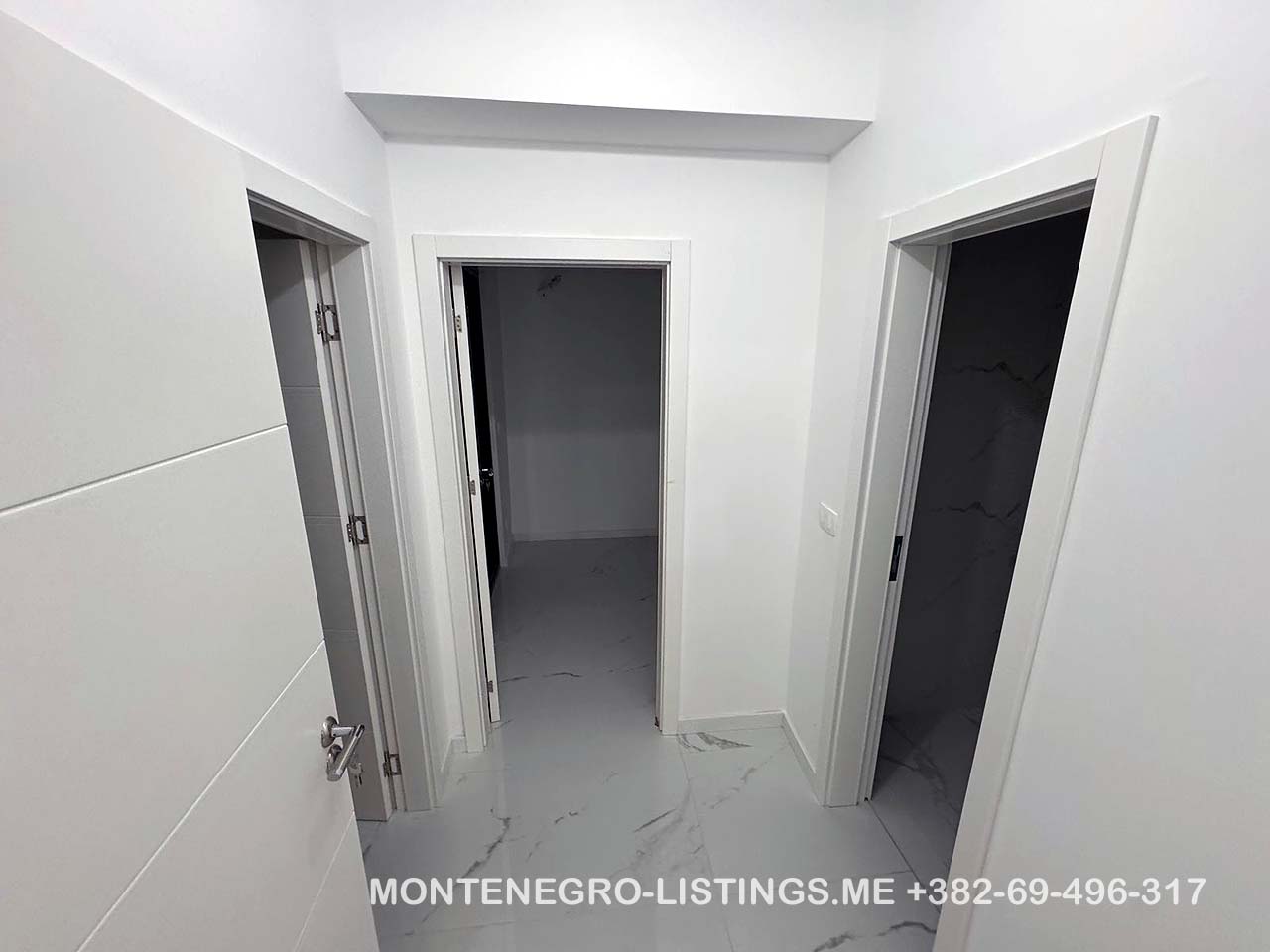 Spacious white hallway with 3 open doorways, marble floors&mdash;prime Ulcinj real estate by immobilien.ekosphere.me, ekosphere doo.