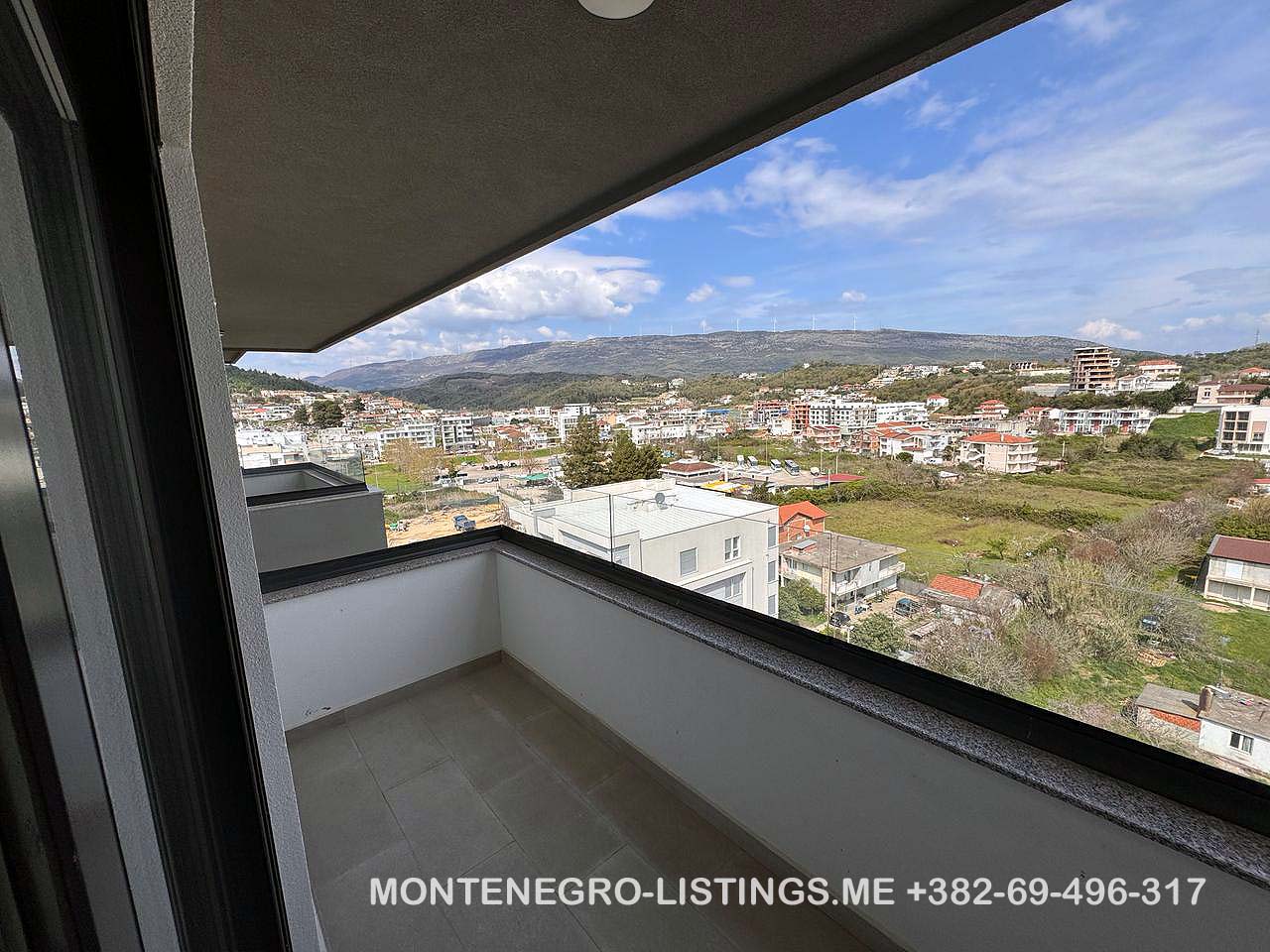 Modern covered balcony with tiled floor, stunning Ulcinj real estate views, ideal for investment. Visit immobilien.ekosphere.me by ekosphere doo.