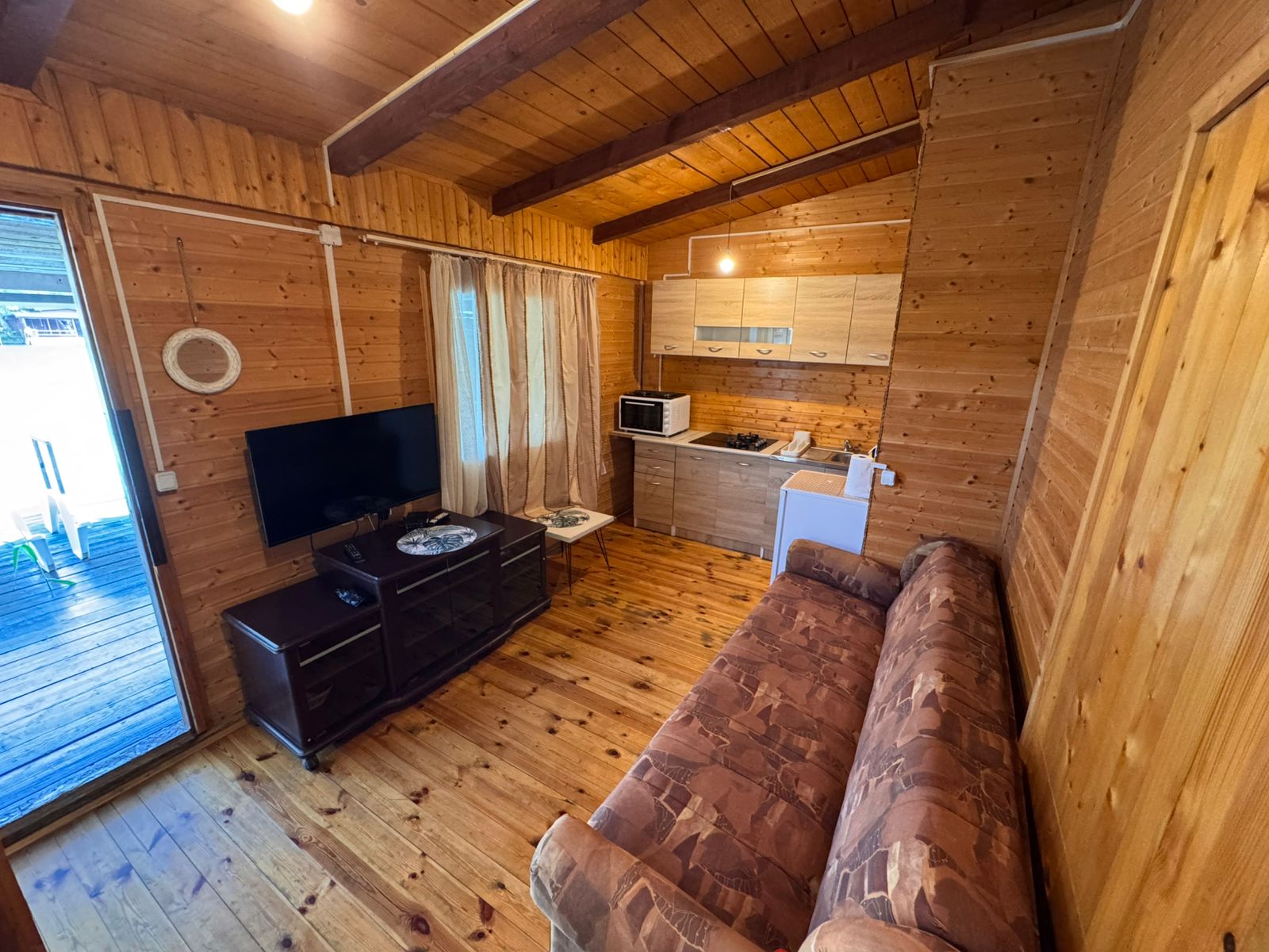 Charming Ulcinj cabin: cozy living area, kitchenette, outdoor deck. Ideal Montenegro investment from immobilien.ekosphere.me by Ekosphere.