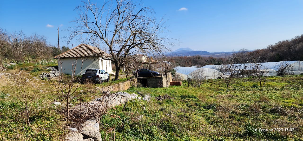 Charming white house with tiled roof in Ulcinj, Montenegro&mdash;prime investment! Listed by immobilien.ekosphere.me, a project of ekosphere doo.