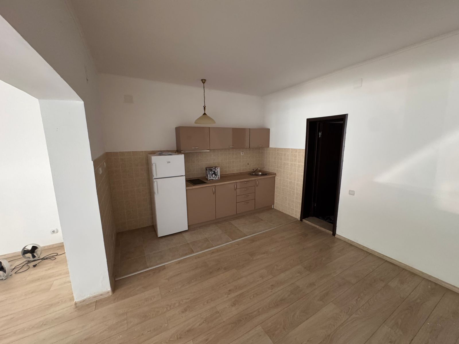 Charming kitchen in Ulcinj with stylish cabinets, tiled accents, and modern appliances. Invest smart at immobilien.ekosphere.me by Ekosphere.