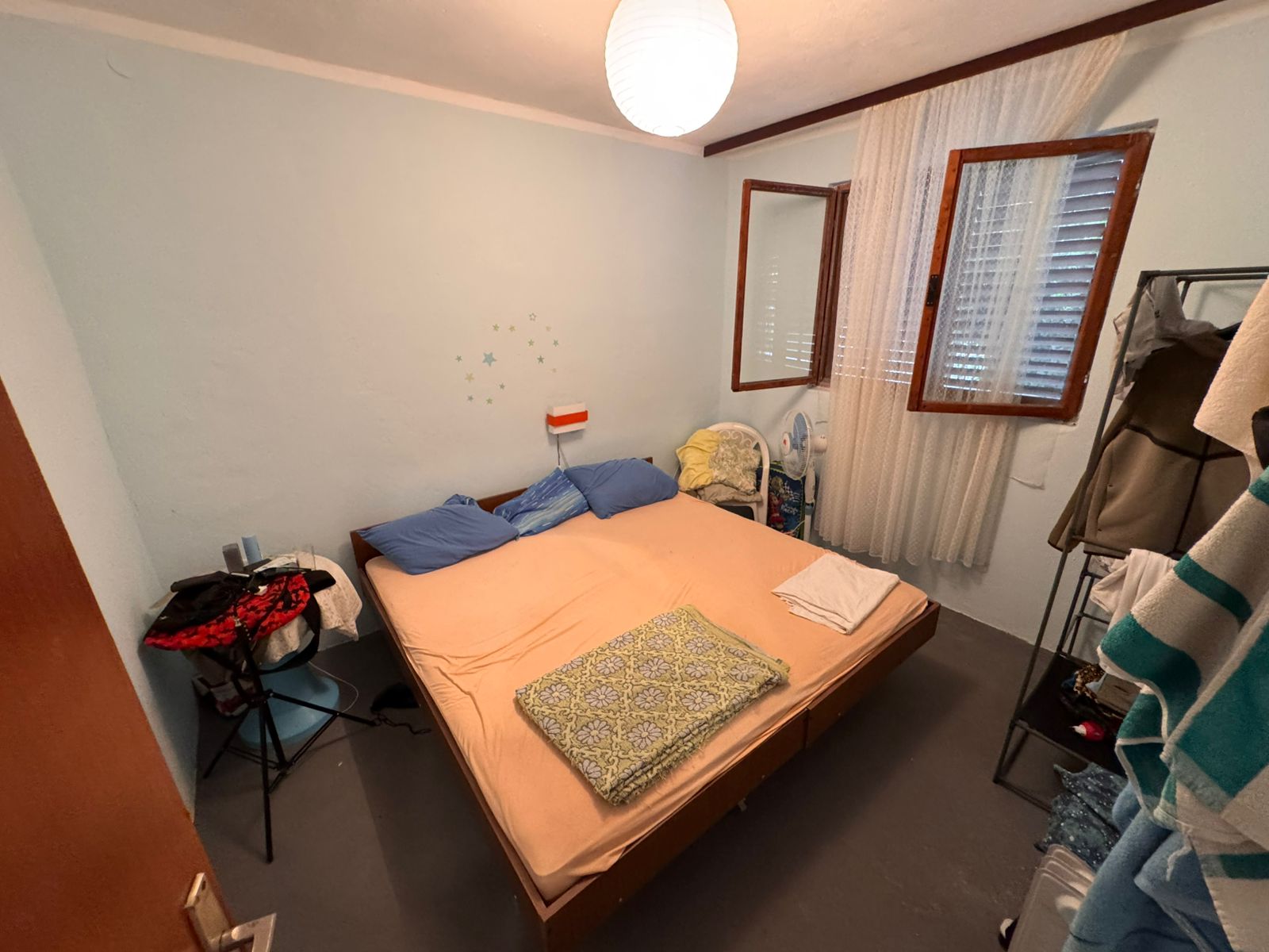 Charming Ulcinj bedroom with double bed, blue pillows, airy window&mdash;ideal real estate investment via immobilien.ekosphere.me by ekosphere doo.