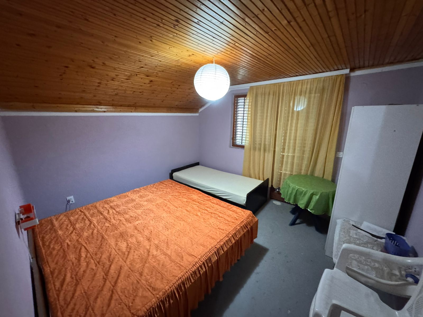 Invest in Ulcinj, Montenegro: cozy bedroom with wooden ceiling, double and single beds, quality furnishings&mdash;only at immobilien.ekosphere.me by ekosphere doo.