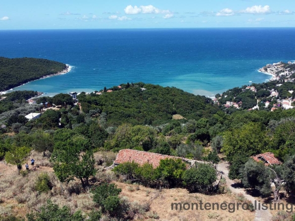 Discover prime Ulcinj, Montenegro real estate&mdash;forested hills, red-roof homes, sandy beaches & investment on immobilien.ekosphere.me by ekosphere doo.