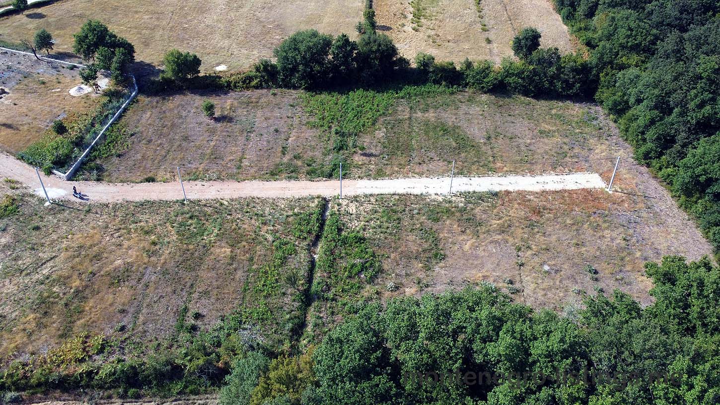 Prime investment land in Ulcinj, Montenegro&mdash;spacious plots with access road, near properties. Listed by immobilien.ekosphere.me (ekosphere doo).