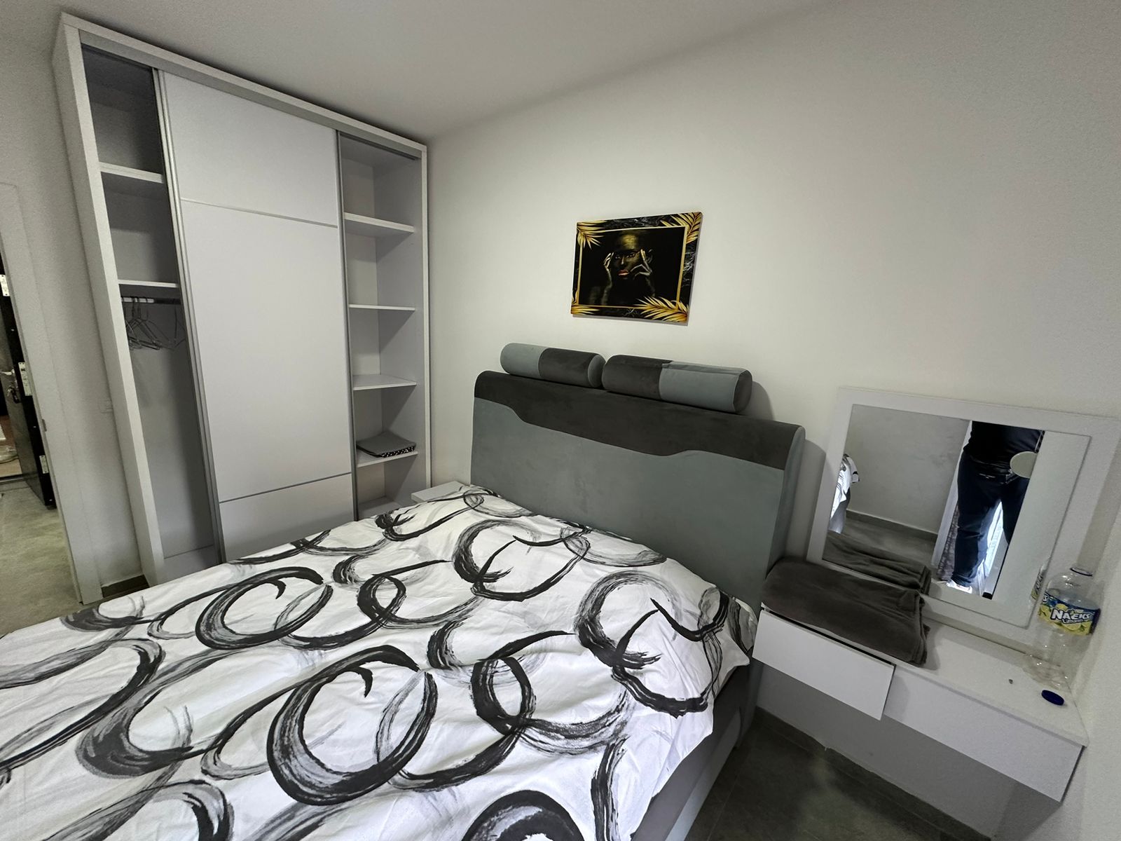 Luxury Ulcinj bedroom with modern finishes, ideal for investment. See more at immobilien.ekosphere.me by ekosphere doo Ulcinj.