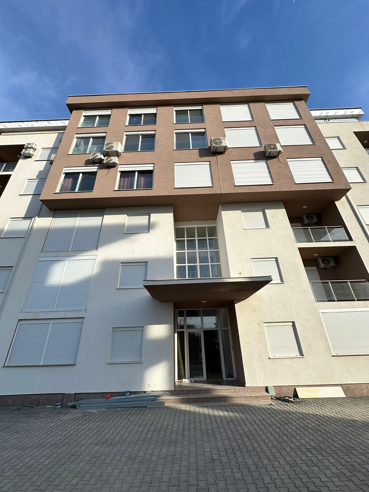 Modern multi-story residence in Ulcinj with elegant facade, AC units, and glass entry&mdash;prime investment on immobilien.ekosphere.me by ekosphere doo.