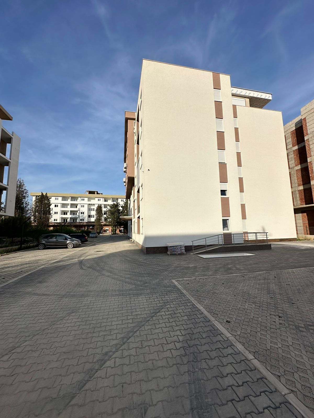 Modern beige multi-storey apartment in Ulcinj, Montenegro with private parking; premium investment at immobilien.ekosphere.me by Ekosphere doo.