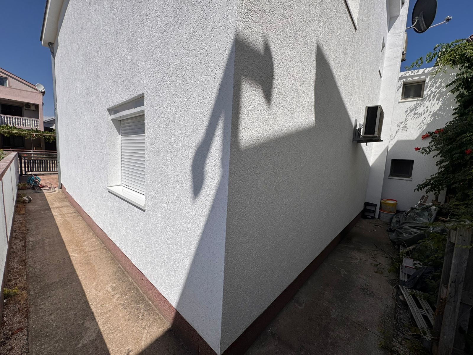 Charming white stucco house in Ulcinj&acirc;shuttered windows, lush gardens, prime Montenegro real estate at immobilien.ekosphere.me by ekosphere.