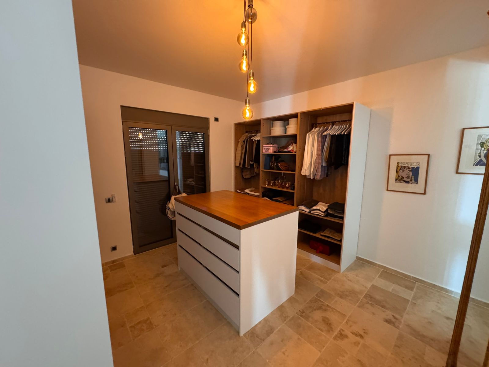 Luxurious walk-in closet in Ulcinj, Montenegro&mdash;spacious island, elegant lighting, ideal for investment. On immobilien.ekosphere.me by ekosphere doo.