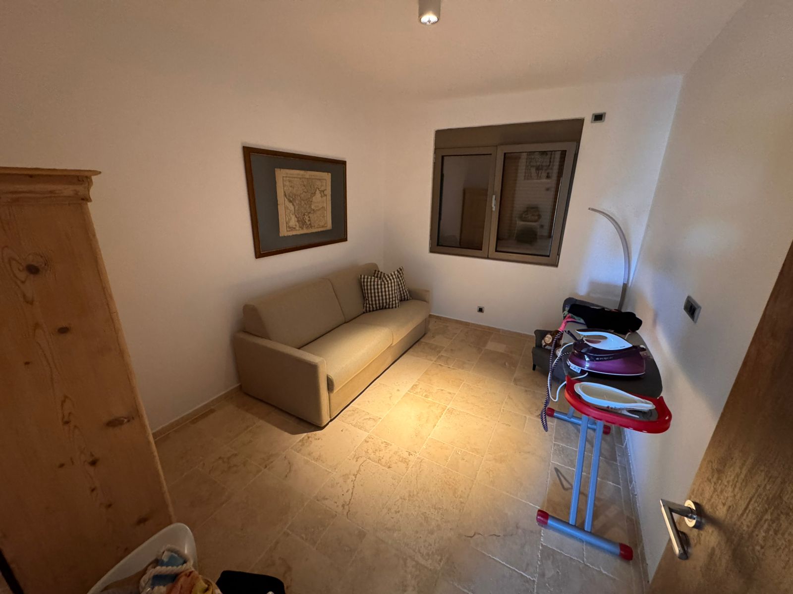 Charming Ulcinj apartment: tiled floor, bright sofa, map d&eacute;cor&mdash;ideal Montenegro investment. Listed on immobilien.ekosphere.me by ekosphere doo.