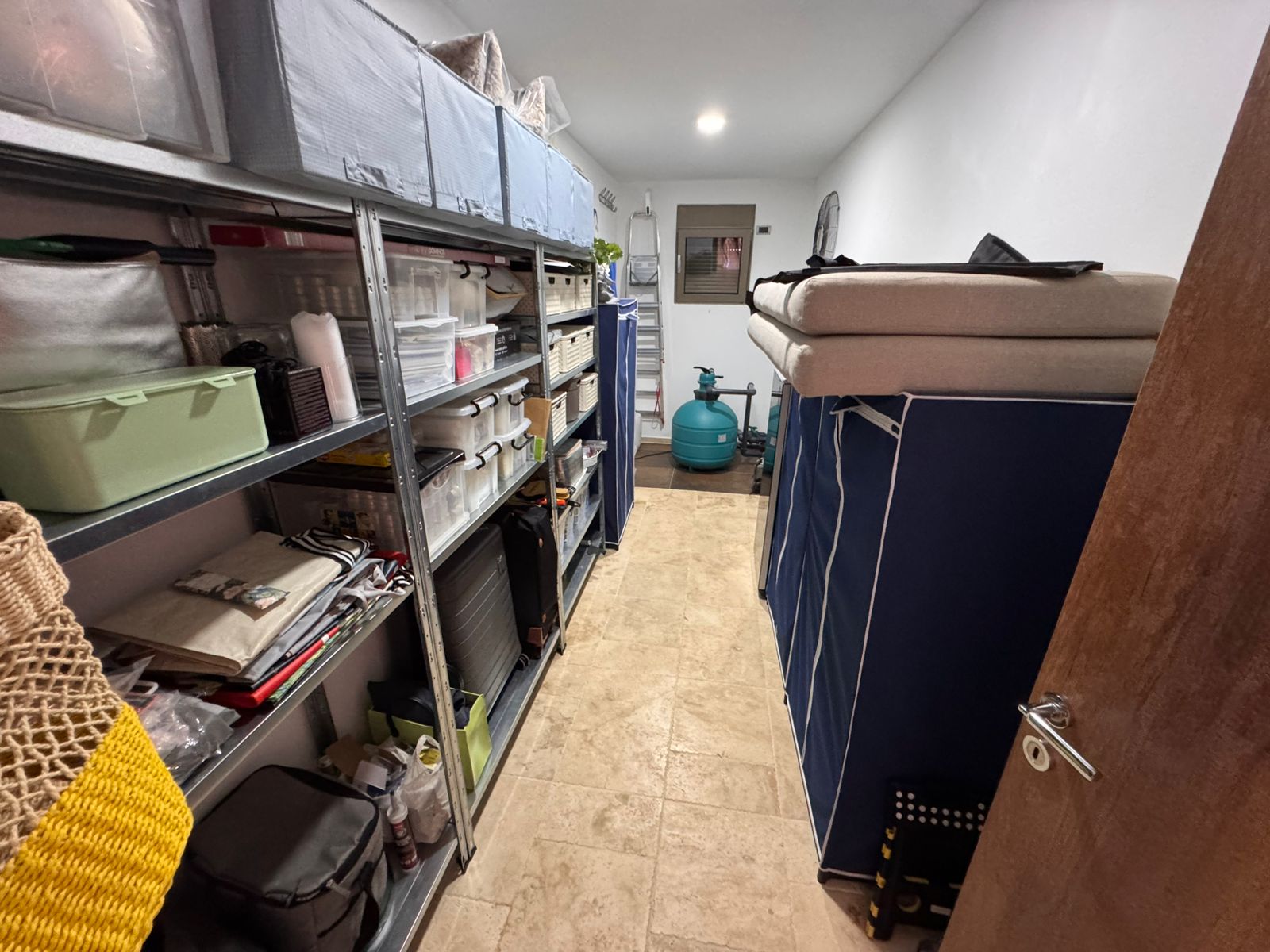 Modern Ulcinj storage room with tiled flooring, organized shelves, and water filter&mdash;ideal for property investment at immobilien.ekosphere.me by ekosphere doo.