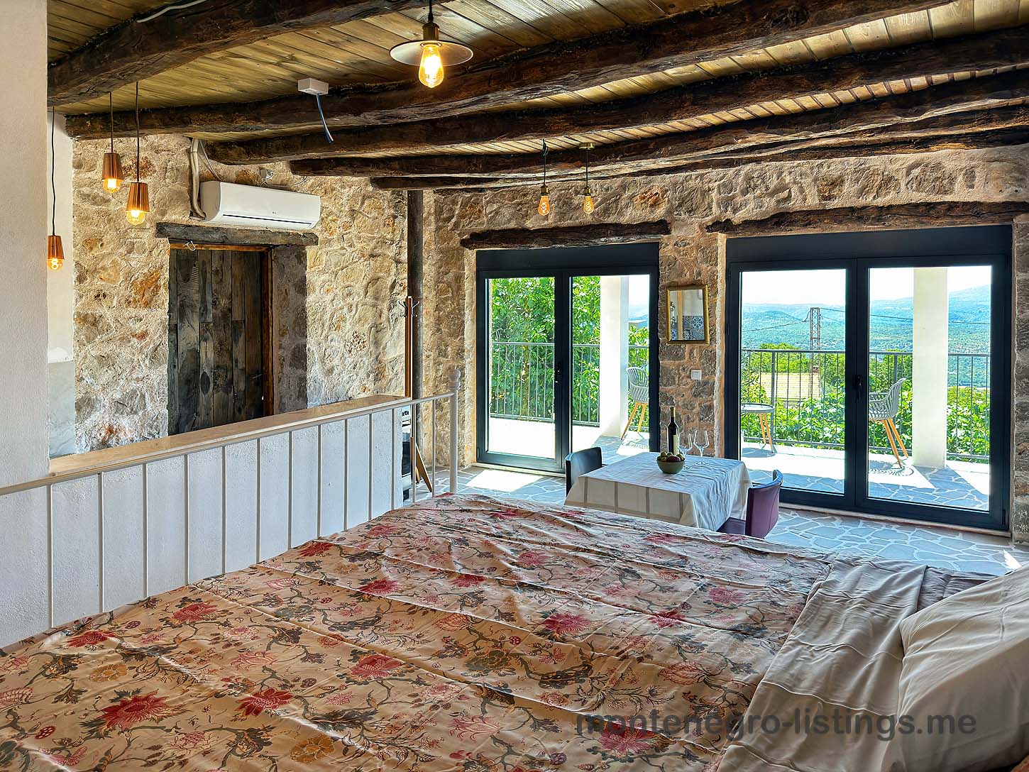 Charming Ulcinj retreat: exposed beams, stone walls, floral d&eacute;cor, patio with hillside views. Invest via immobilien.ekosphere.me by ekosphere doo.