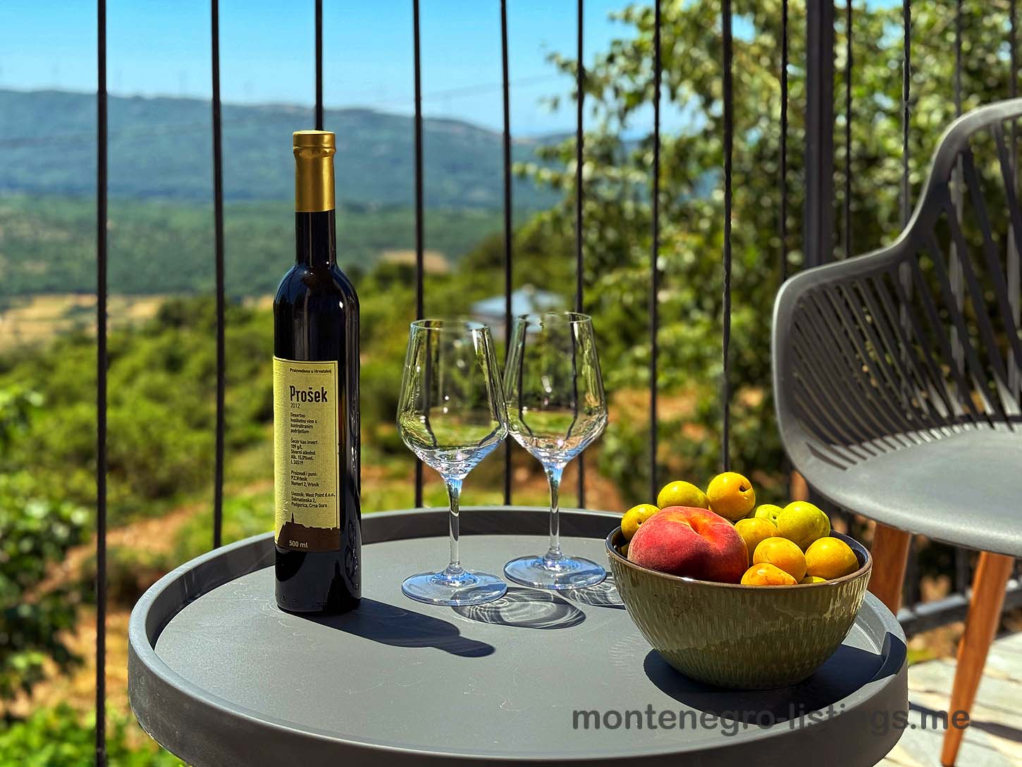 Experience Ulcinj, Montenegro living: wine, fruit, lush views. Invest in premium real estate with immobilien.ekosphere.me by ekosphere doo.