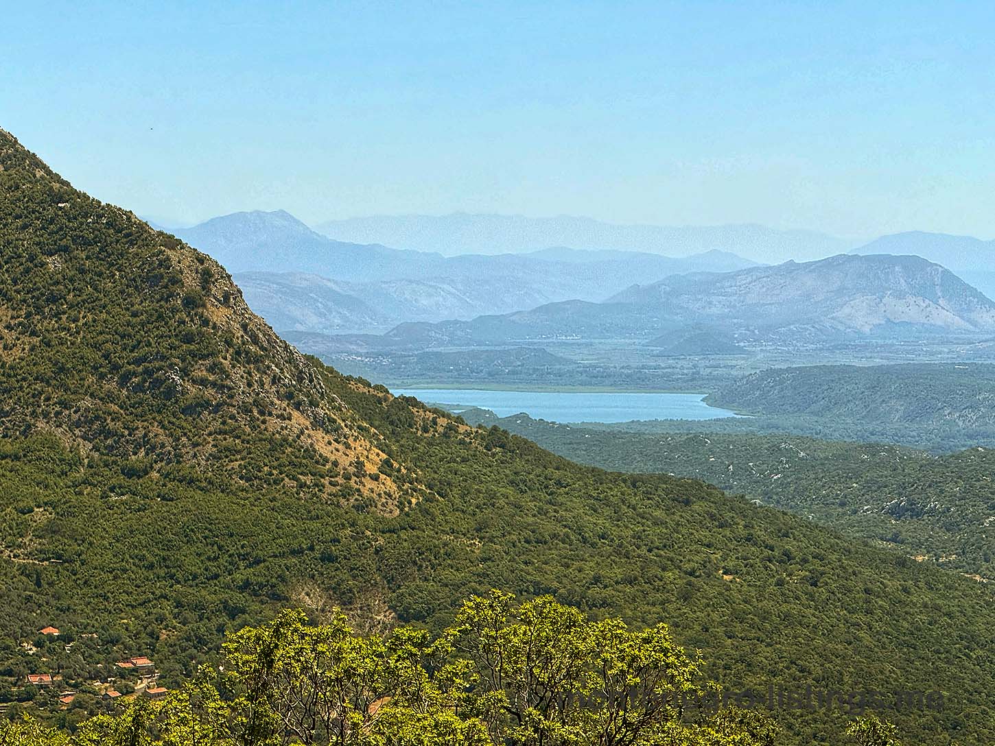 Stunning lake and forested mountain views in Ulcinj&mdash;prime real estate investment on immobilien.ekosphere.me by Ekosphere doo.