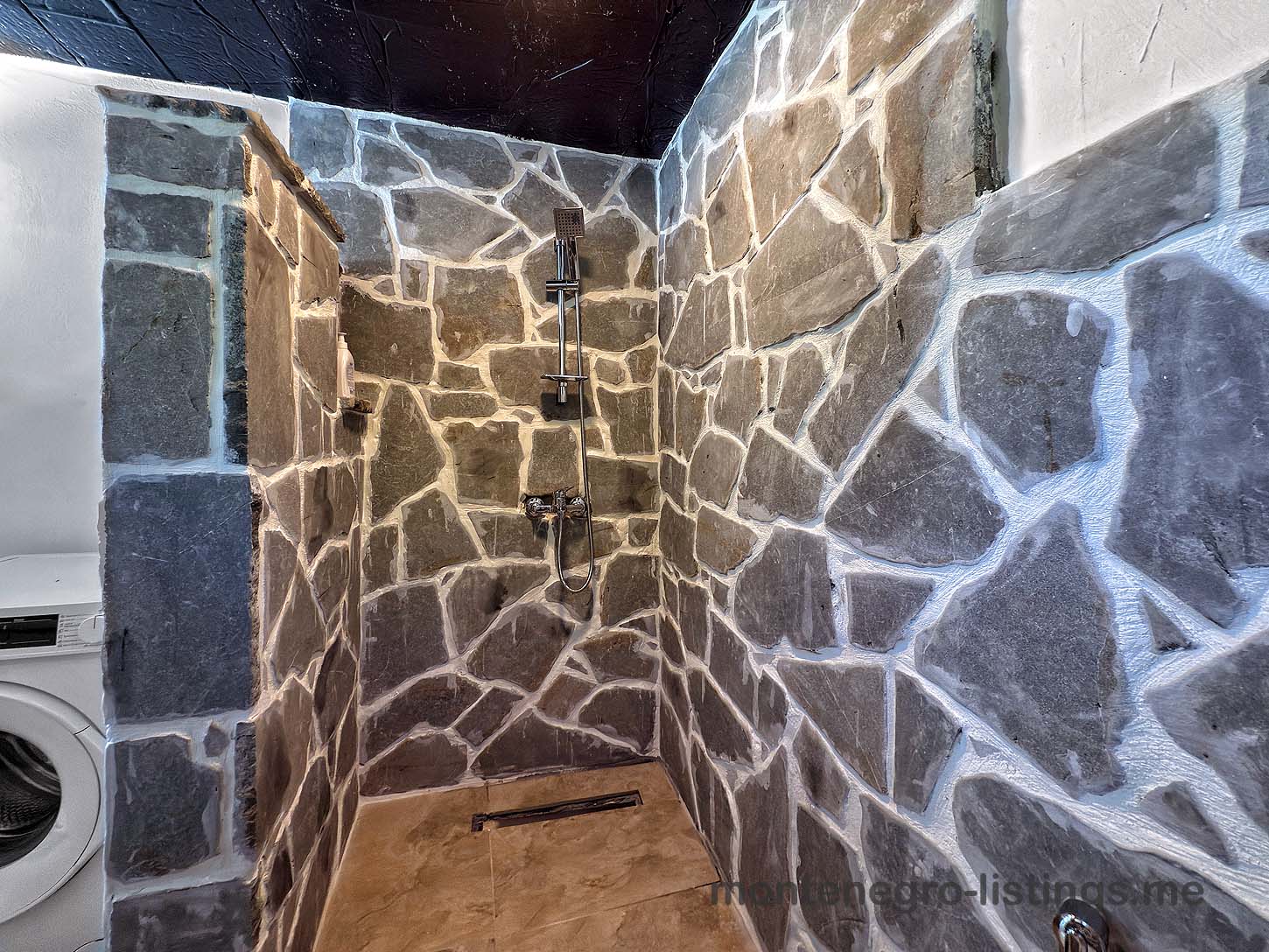Luxurious Ulcinj shower: stylish stone tiles, rainfall shower, eco washing machine. Exclusive Ekosphere DOO on immobilien.ekosphere.me.