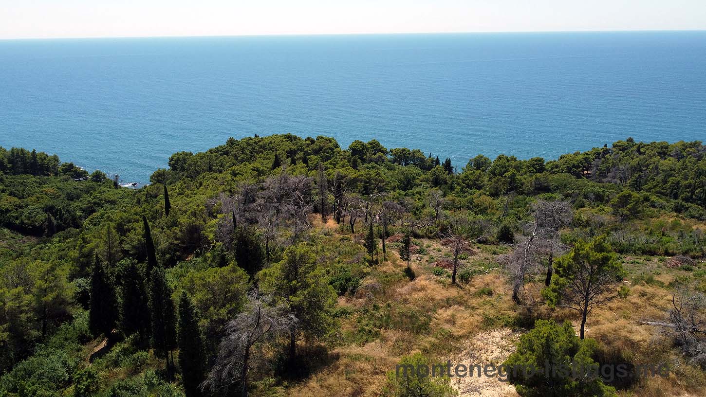 Ulcinj real estate: prime properties amid lush greenery, near Adriatic Sea. Invest via immobilien.ekosphere.me by ekosphere doo.