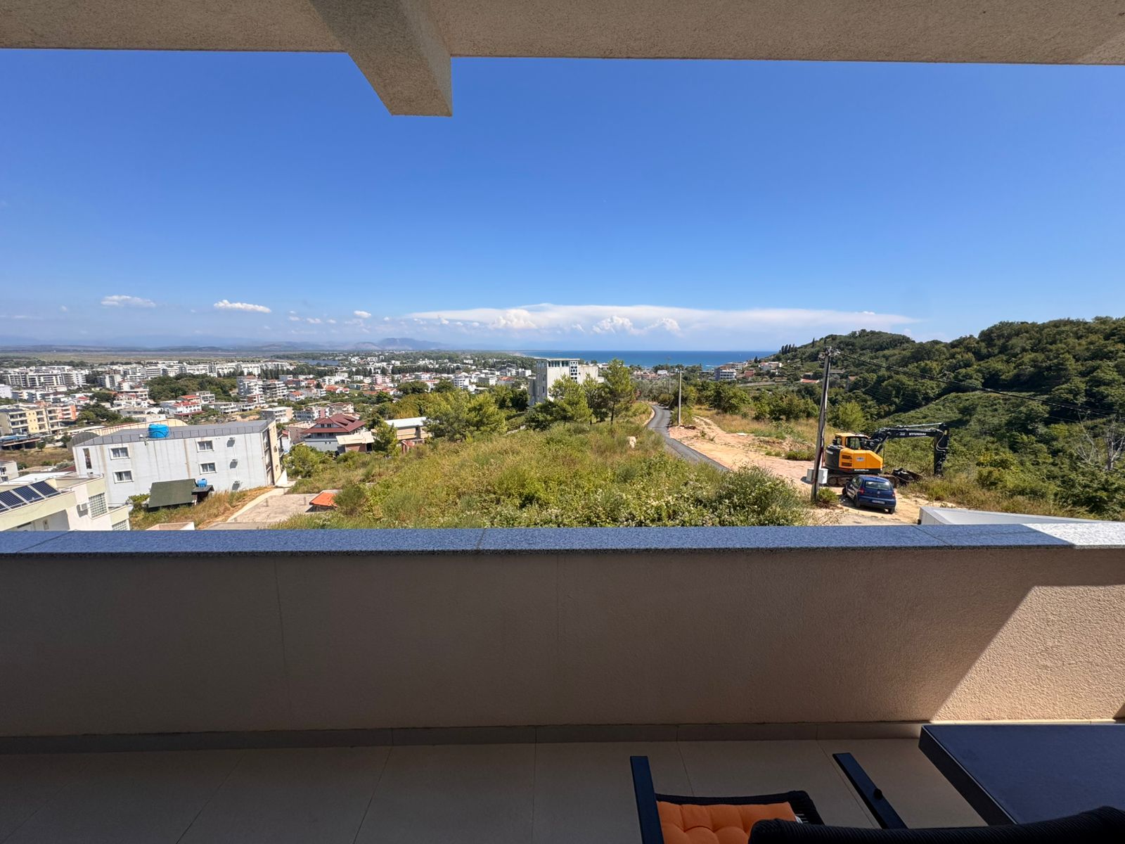 Balcony view in Ulcinj, Montenegro: prime properties, greenery, hill views&mdash;investment opportunity by Ekosphere DOO at immobilien.ekosphere.me.