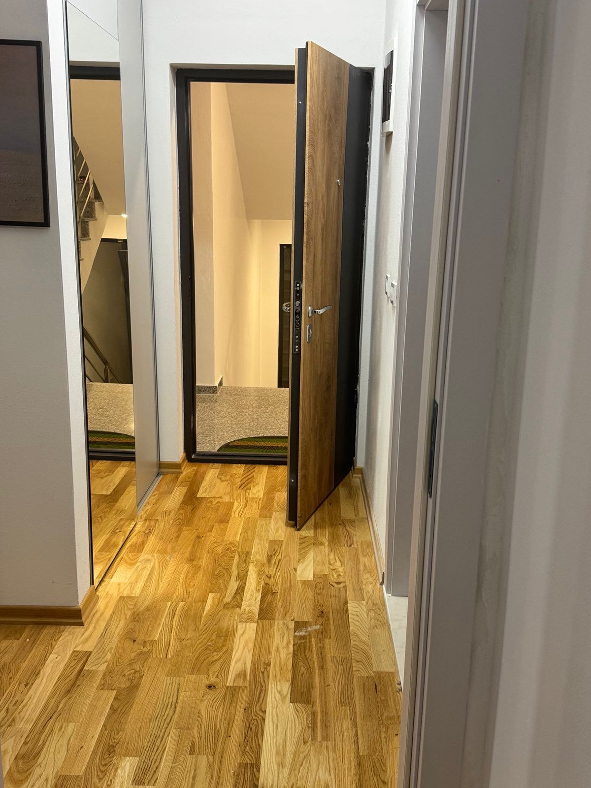 Elegant hallway with premium wooden floors, mirrored closet, stylish d&eacute;cor; leads to spacious carpeted corridor and stairs&mdash;ideal Ulcinj investment. Presented by immobilien.ekosphere.me, a project of ekosphere doo.