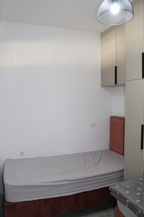 Modern, well-appointed bedroom in Ulcinj with built-in storage, ideal for investment; discover more on immobilien.ekosphere.me by ekosphere doo.