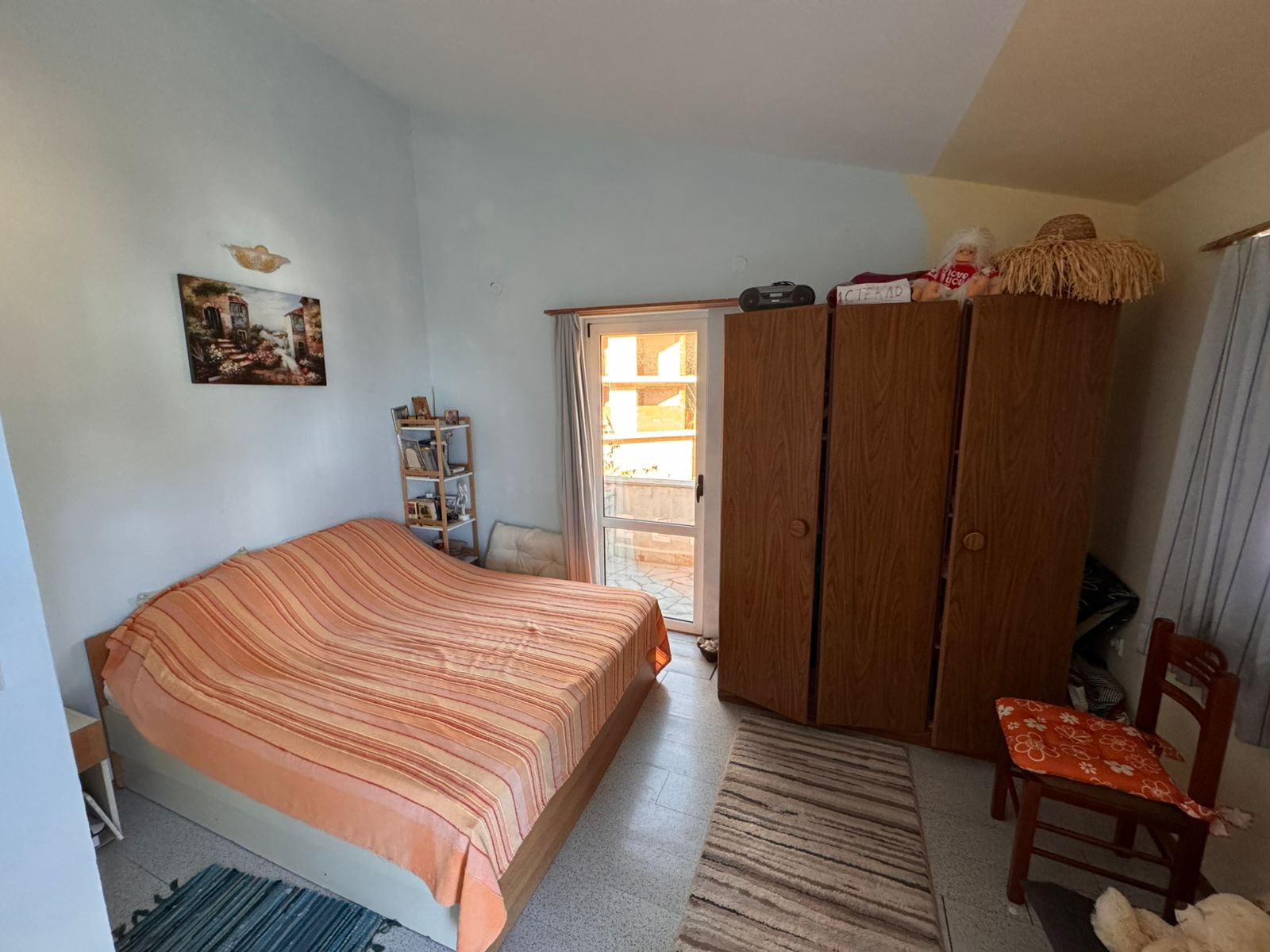 Bright, tidy Ulcinj bedroom with balcony access, modern furnishings; ideal investment via immobilien.ekosphere.me by ekosphere doo.