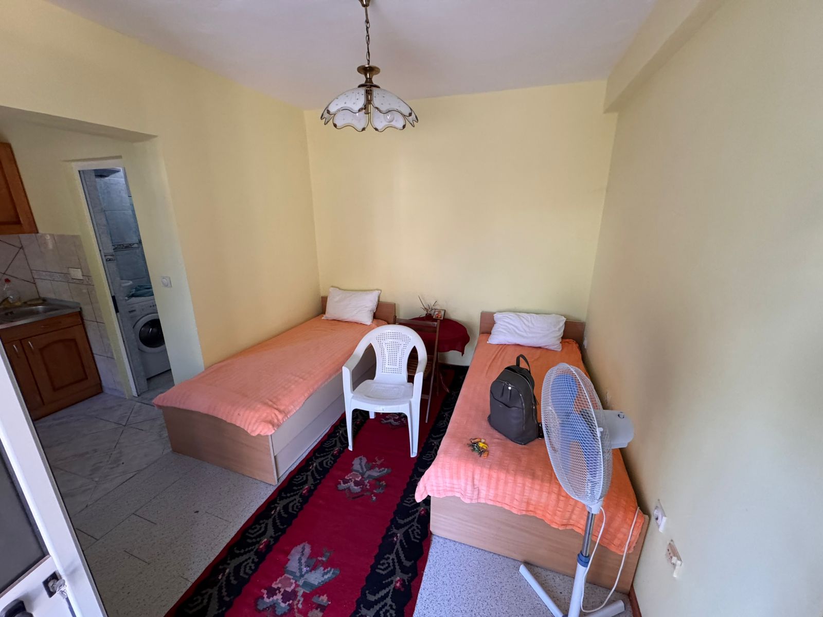 Bright, cozy twin-bed room in Ulcinj with ensuite, ideal for rentals or investment. Listing by ekosphere doo at immobilien.ekosphere.me.