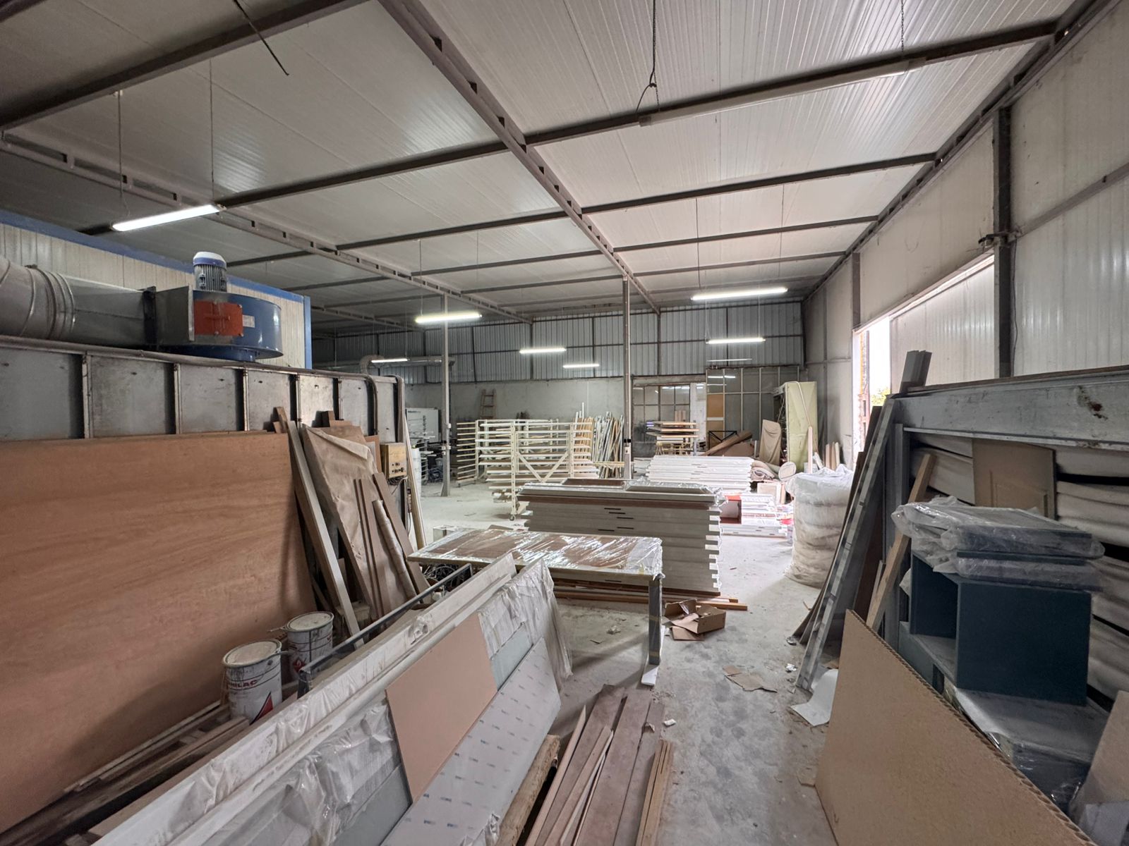 Premium industrial workshop for sale in Ulcinj, Montenegro. Spacious, bright, high ceilings&mdash;ideal investment via immobilien.ekosphere.me by ekosphere doo.