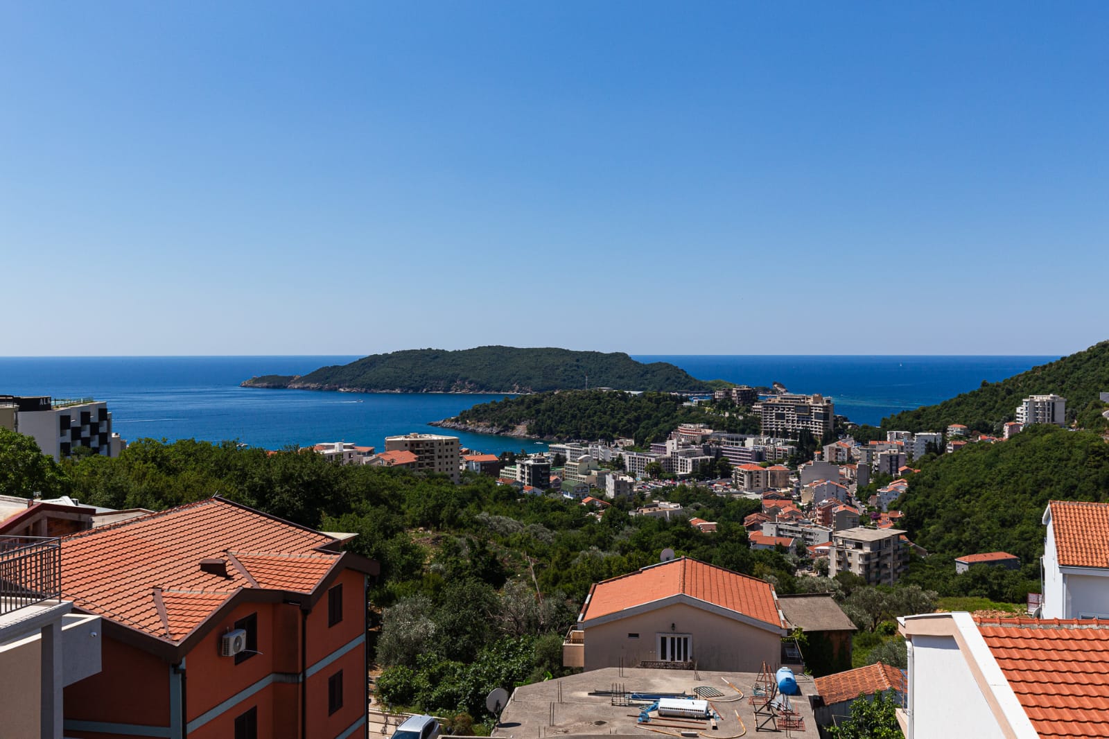 Premium Ulcinj real estate: red-roofed homes, lush hills, and Adriatic views&mdash;exclusive from immobilien.ekosphere.me by ekosphere doo.
