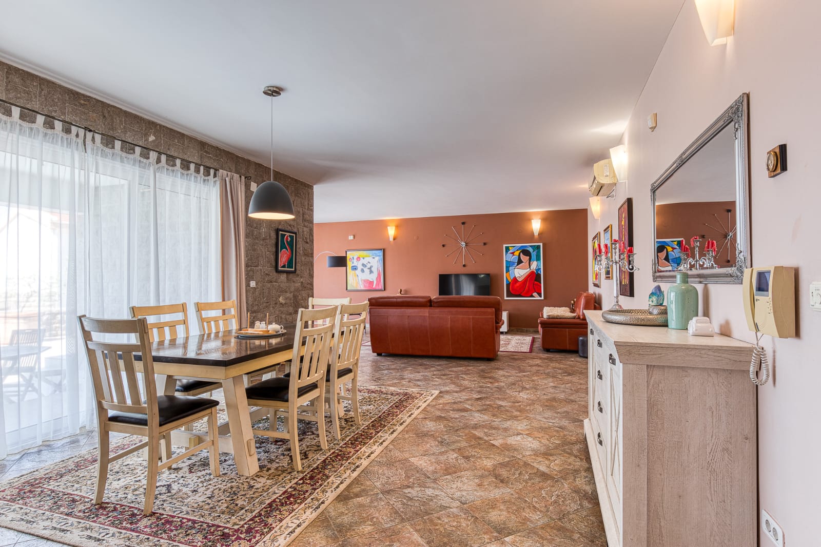 Discover this bright, open-plan dining and living area in Ulcinj&mdash;ideal for investment. Exclusively on immobilien.ekosphere.me by ekosphere doo.