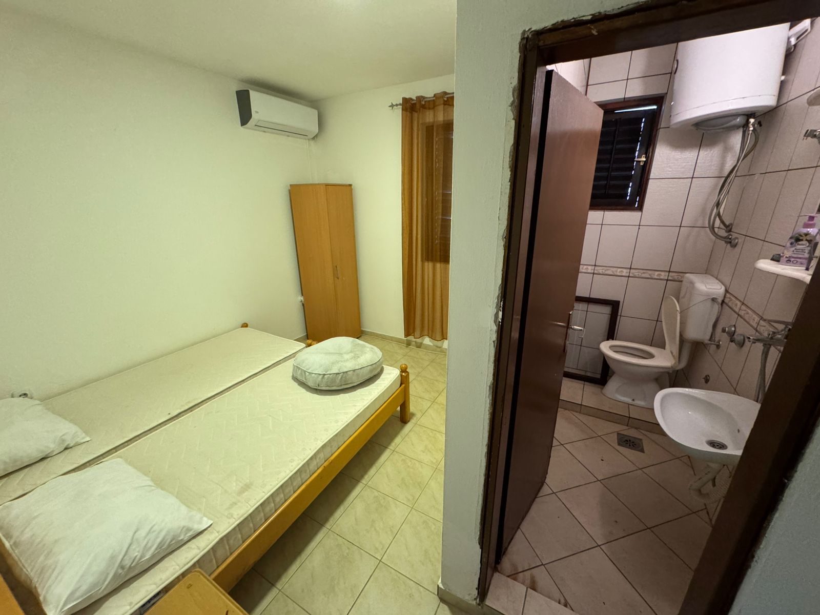 Modern Ulcinj room with twin beds, AC, tile floors, and en-suite bath&mdash;an ideal Montenegro property by ekosphere doo. Invest today!.