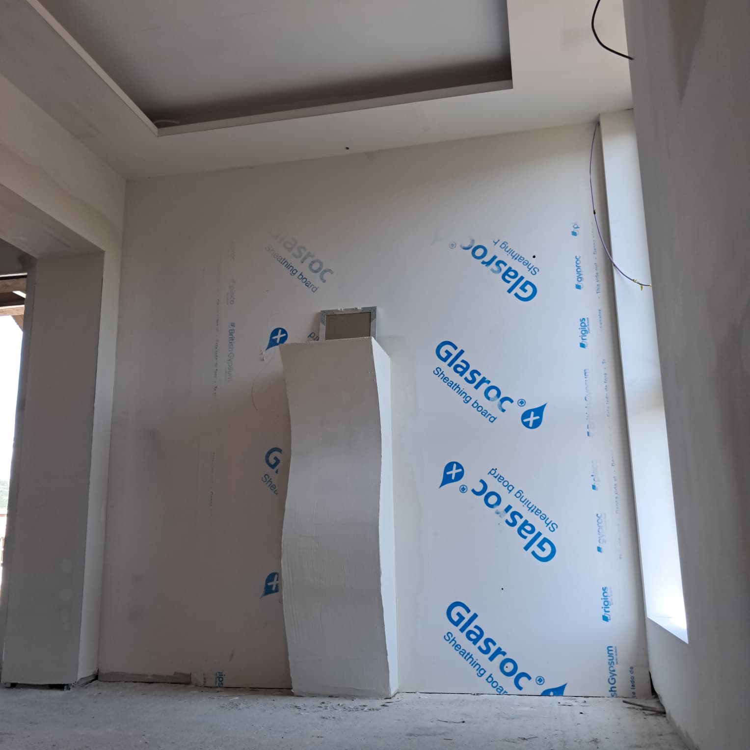 Spacious Ulcinj investment property under construction: unfinished floors, premium Glasroc wall, modern curved detail. eksosphere doo.