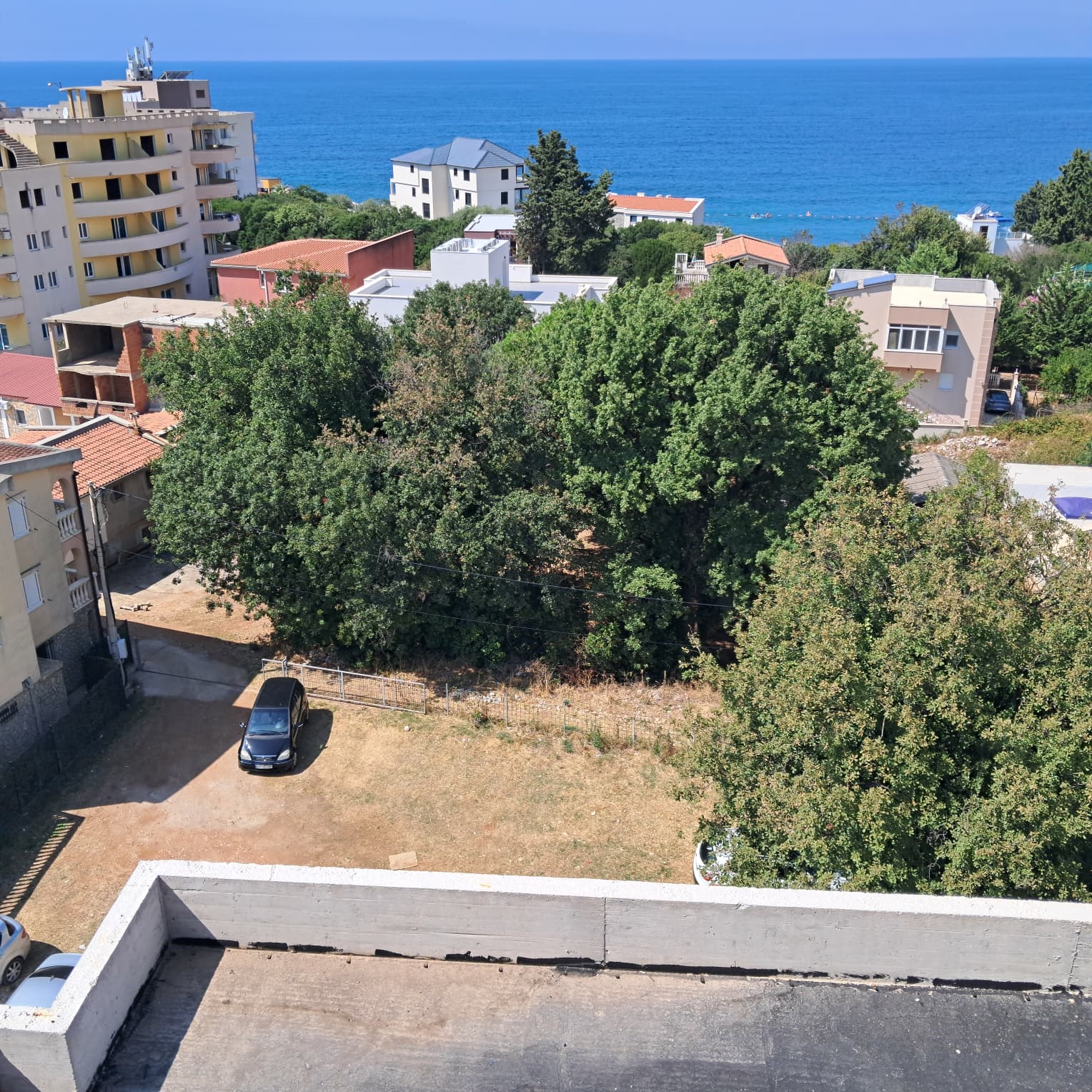 Elevated sea view in Ulcinj: greenery, residential homes, and Adriatic backdrop&mdash;prime Montenegro investment by ekosphere doo.